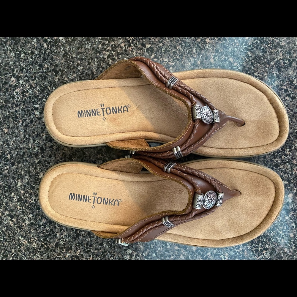 Minnetonka Silverthorne Tan